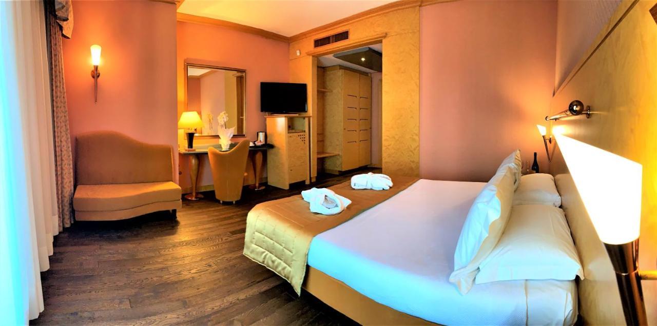Shg Hotel Antonella Помеция Екстериор снимка