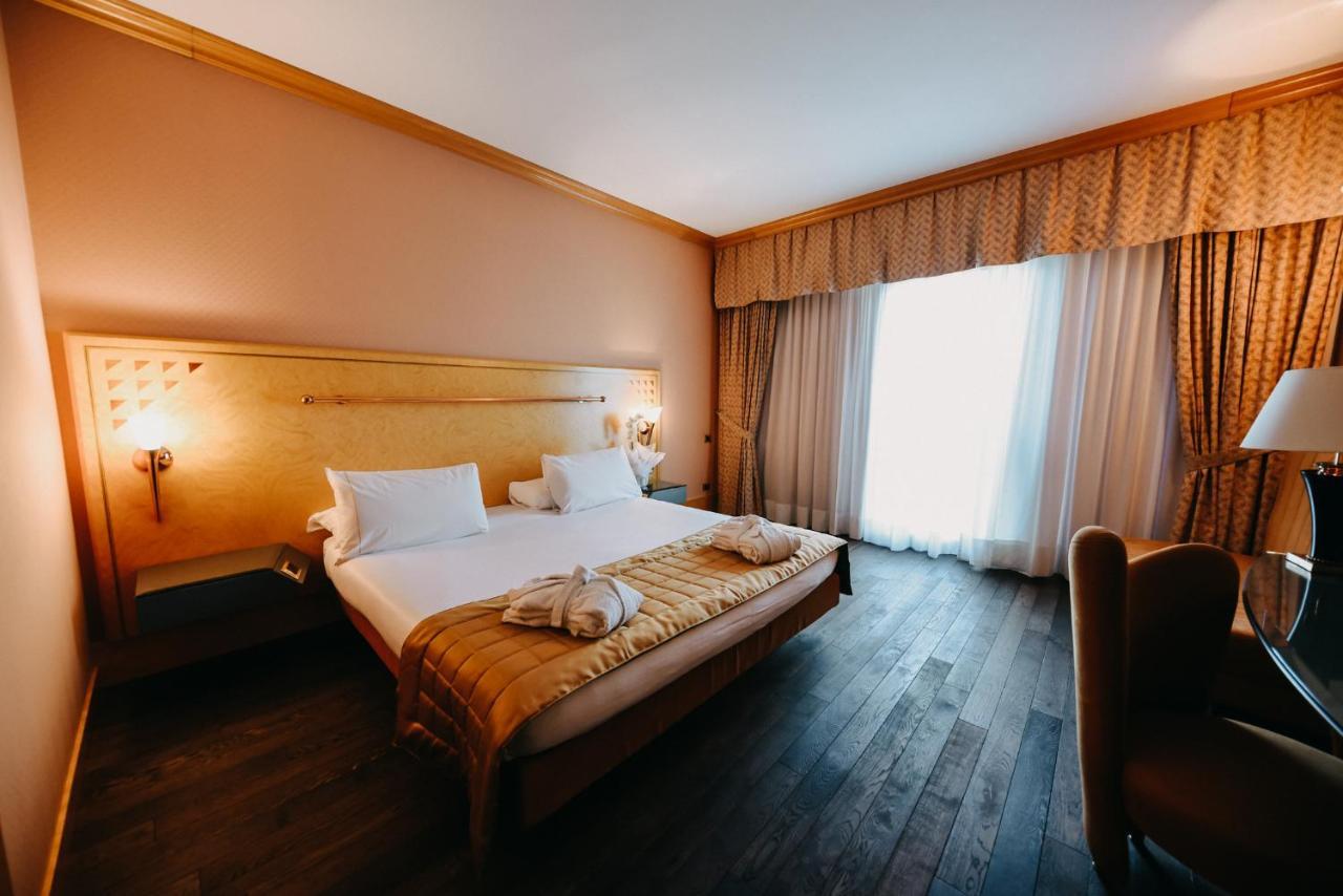 Shg Hotel Antonella Помеция Екстериор снимка