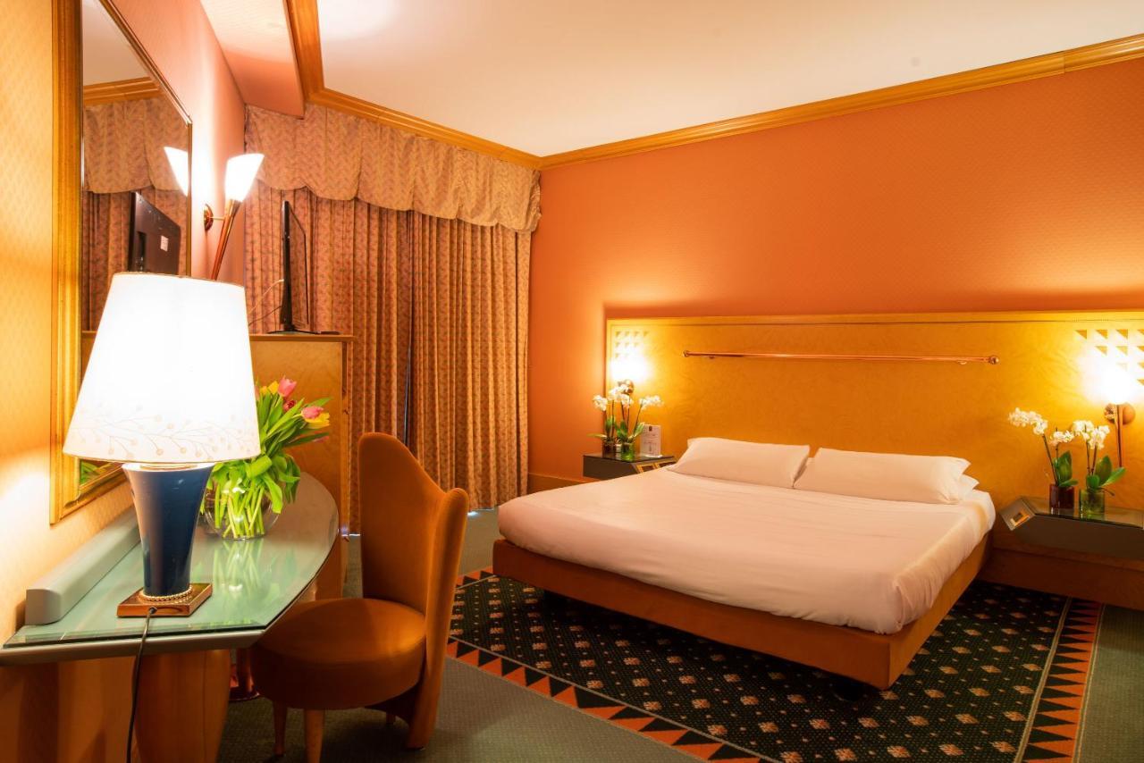 Shg Hotel Antonella Помеция Екстериор снимка