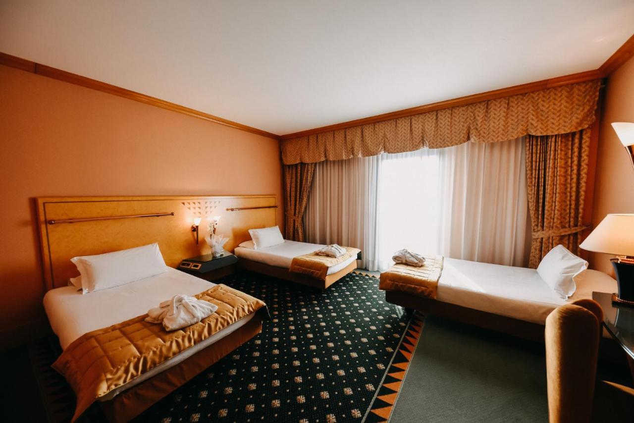 Shg Hotel Antonella Помеция Екстериор снимка