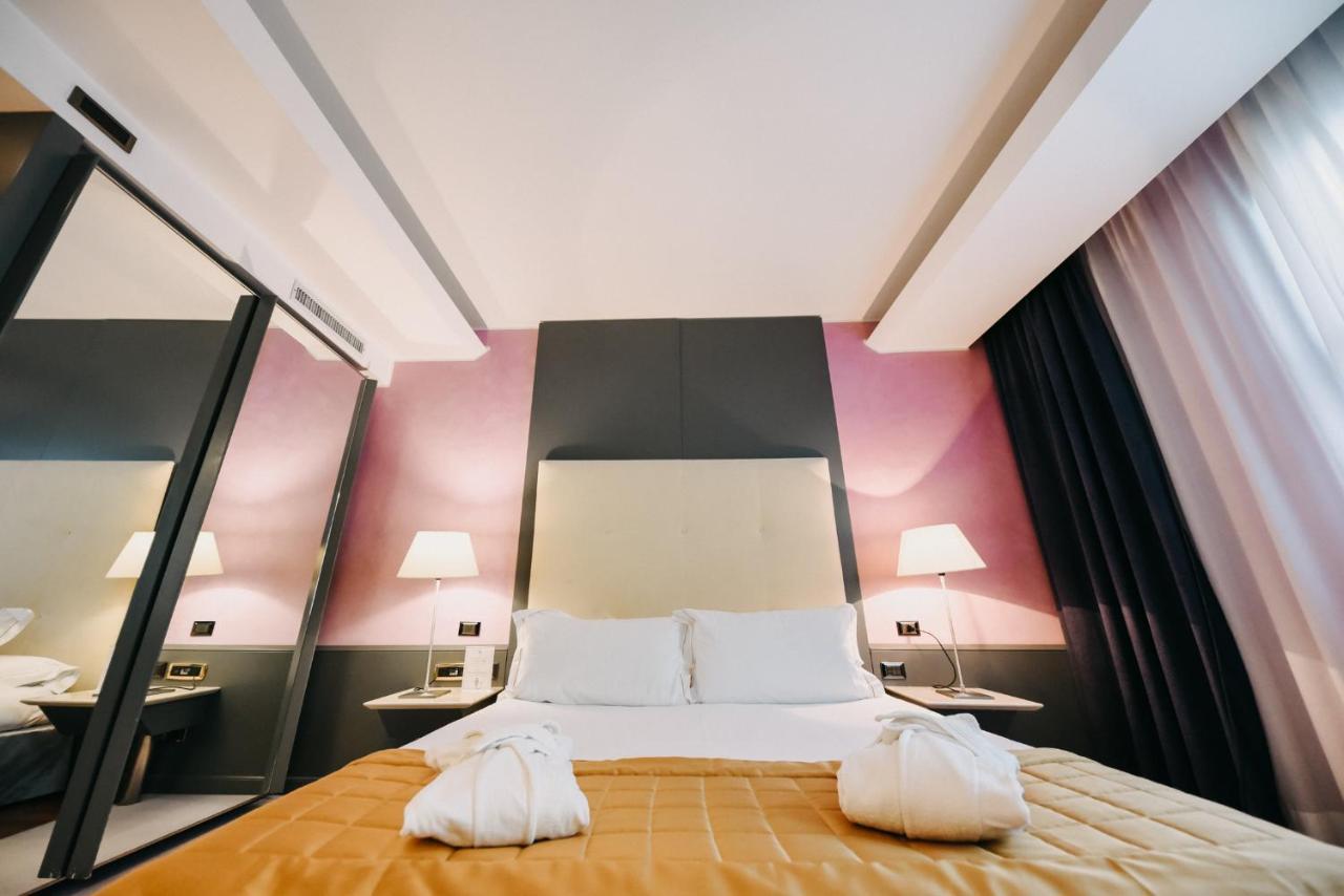 Shg Hotel Antonella Помеция Екстериор снимка