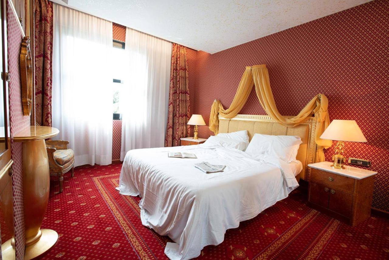 Shg Hotel Antonella Помеция Екстериор снимка