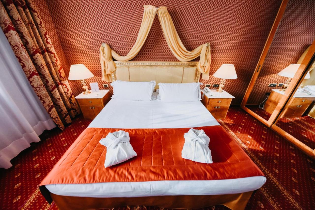 Shg Hotel Antonella Помеция Екстериор снимка