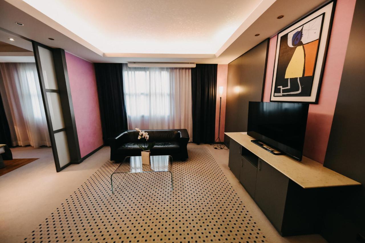 Shg Hotel Antonella Помеция Екстериор снимка