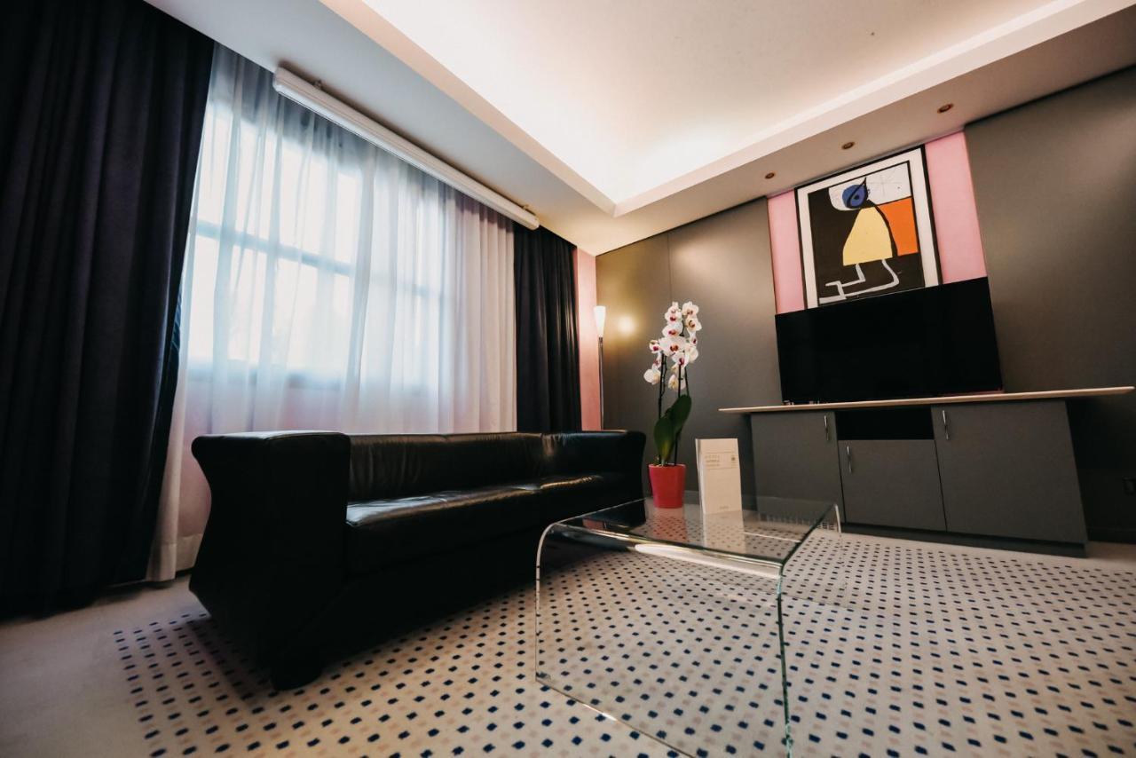 Shg Hotel Antonella Помеция Екстериор снимка