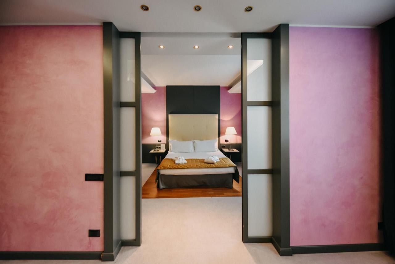 Shg Hotel Antonella Помеция Екстериор снимка