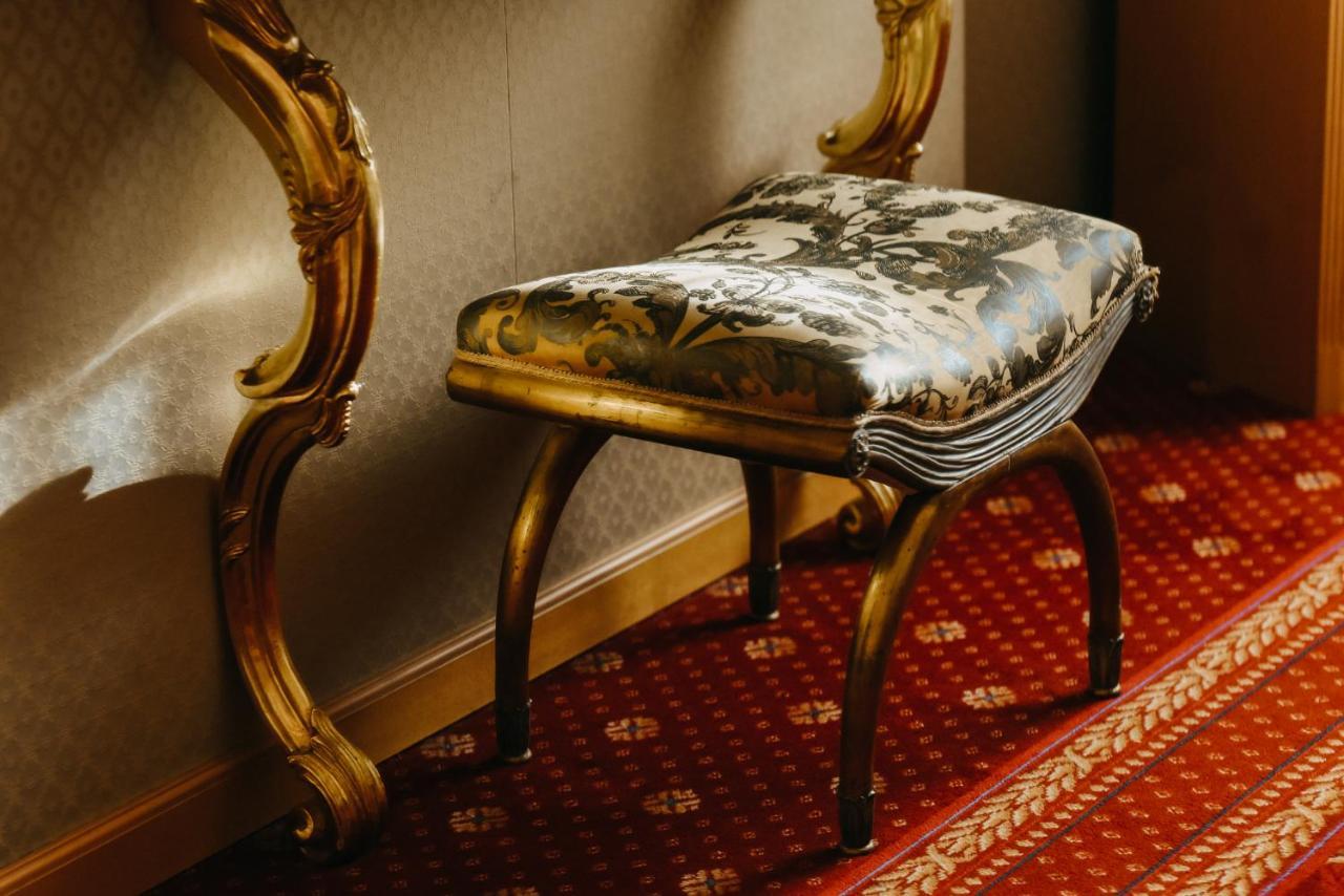 Shg Hotel Antonella Помеция Екстериор снимка