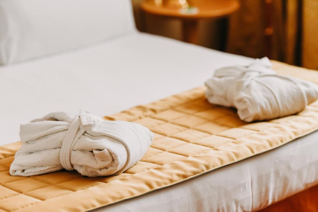 Shg Hotel Antonella Помеция Екстериор снимка