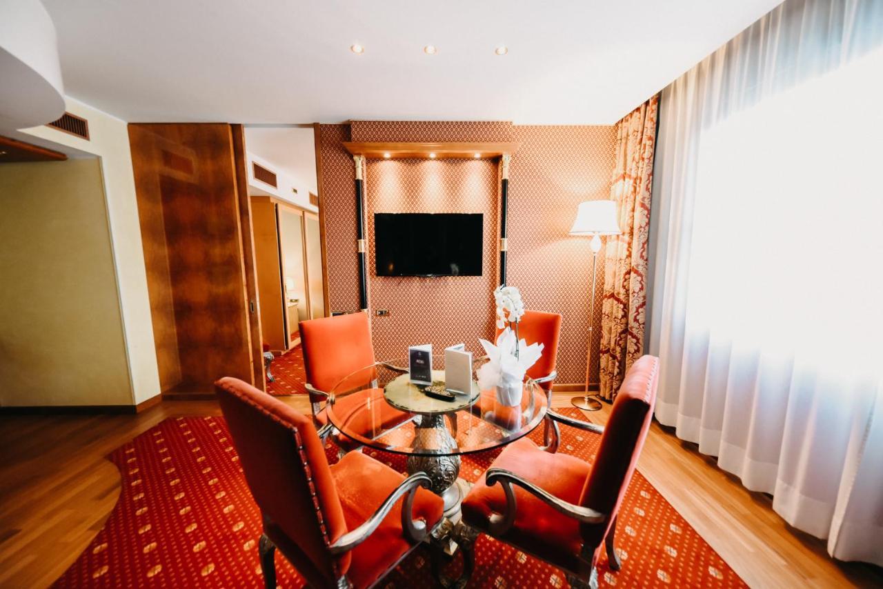 Shg Hotel Antonella Помеция Екстериор снимка