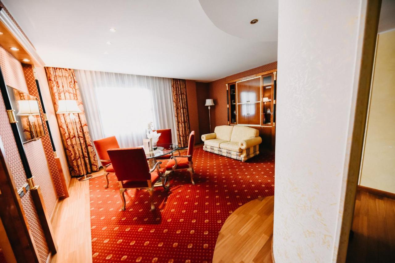 Shg Hotel Antonella Помеция Екстериор снимка
