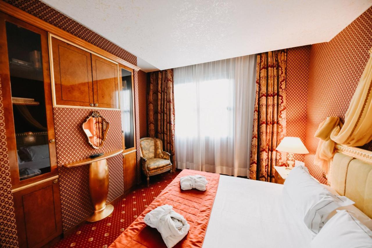 Shg Hotel Antonella Помеция Екстериор снимка
