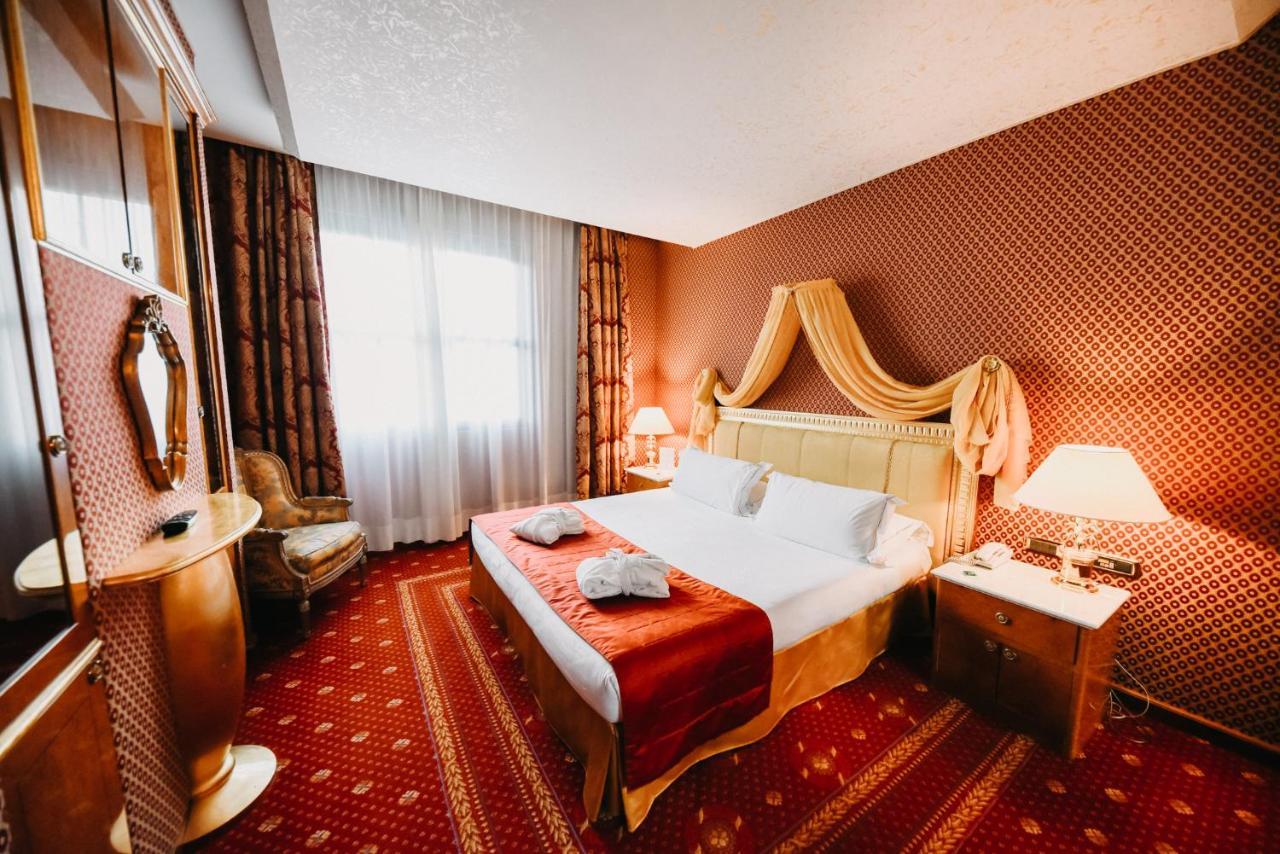 Shg Hotel Antonella Помеция Екстериор снимка