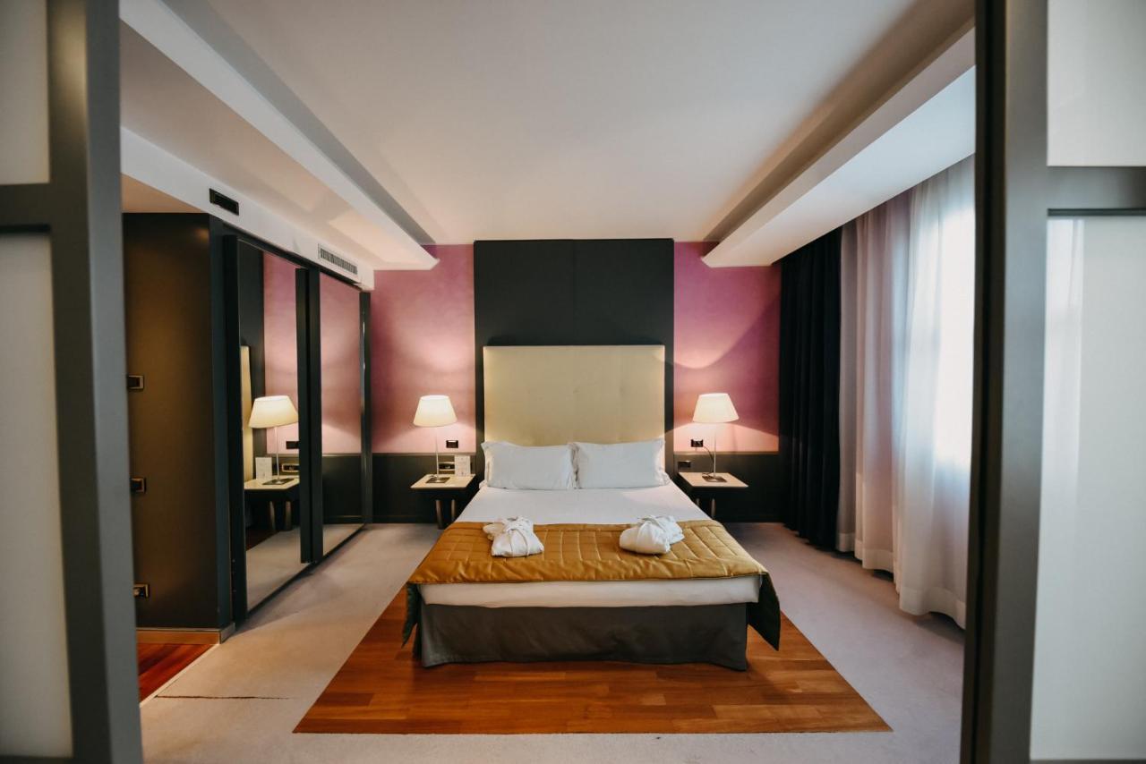Shg Hotel Antonella Помеция Екстериор снимка