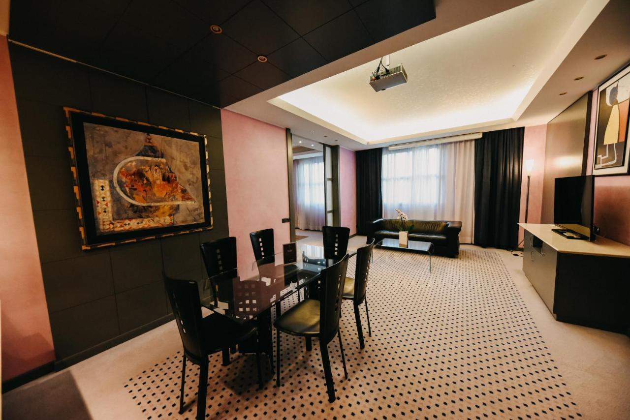 Shg Hotel Antonella Помеция Екстериор снимка