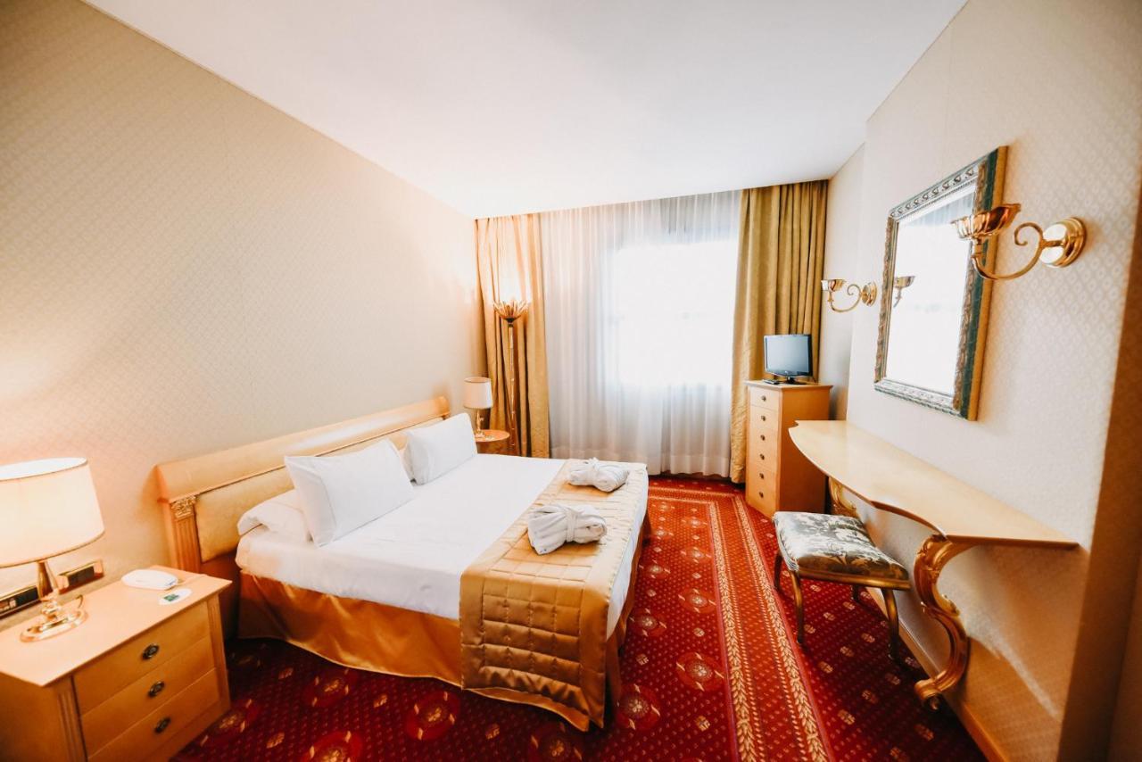 Shg Hotel Antonella Помеция Екстериор снимка