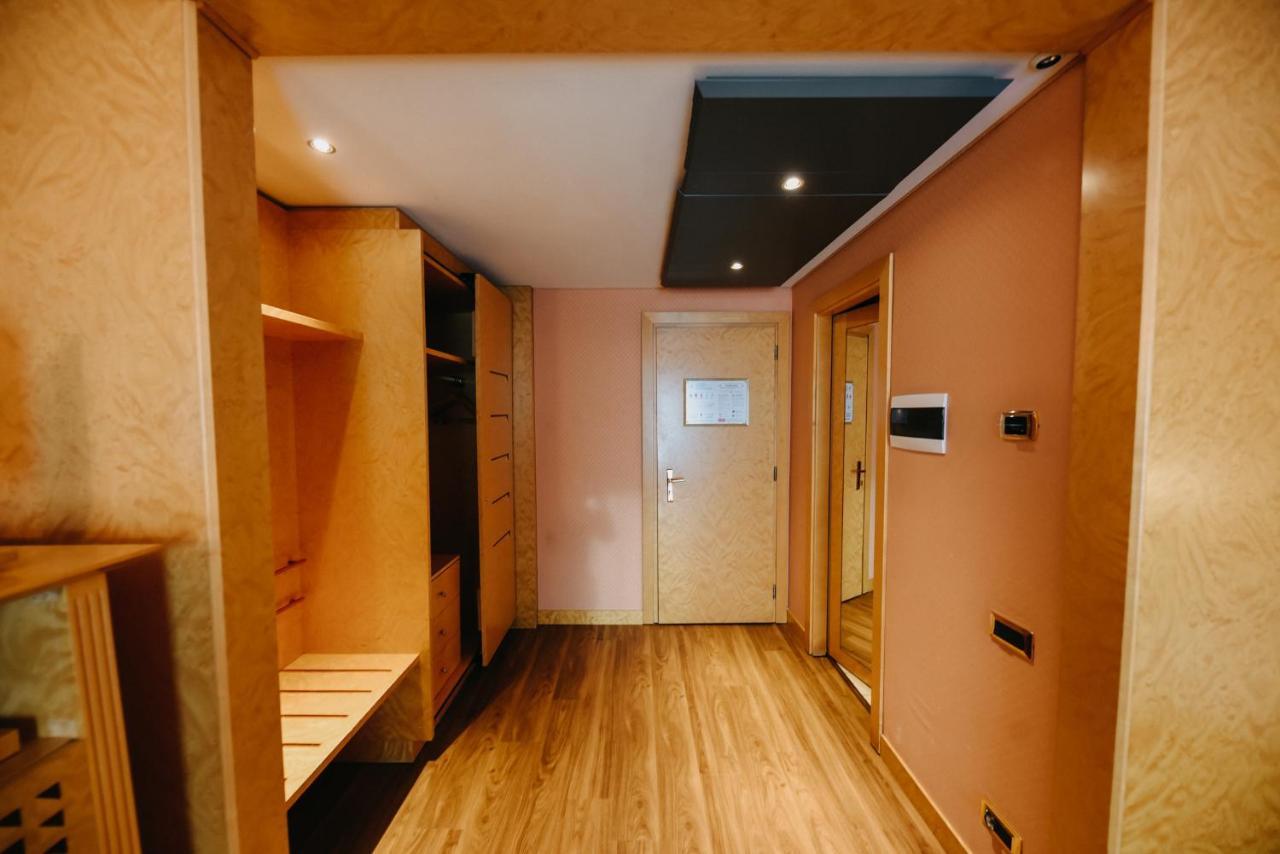 Shg Hotel Antonella Помеция Екстериор снимка