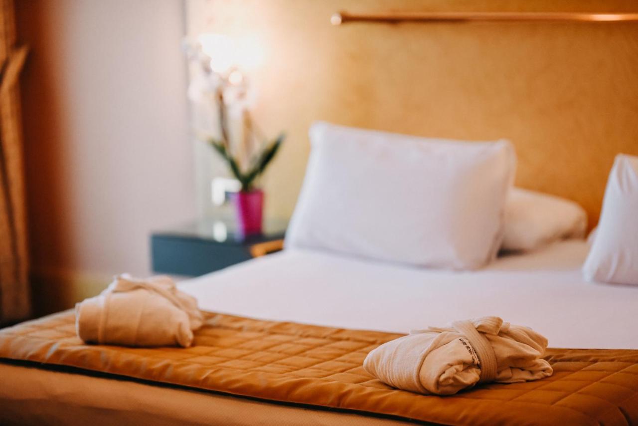 Shg Hotel Antonella Помеция Екстериор снимка