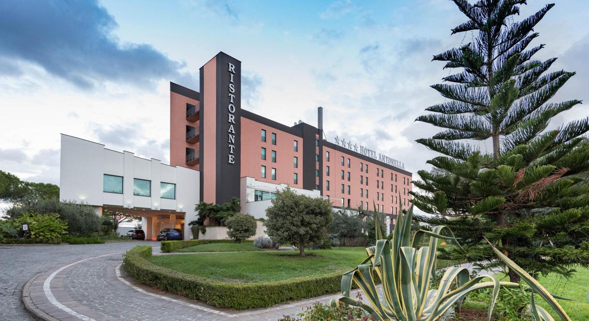 Shg Hotel Antonella Помеция Екстериор снимка