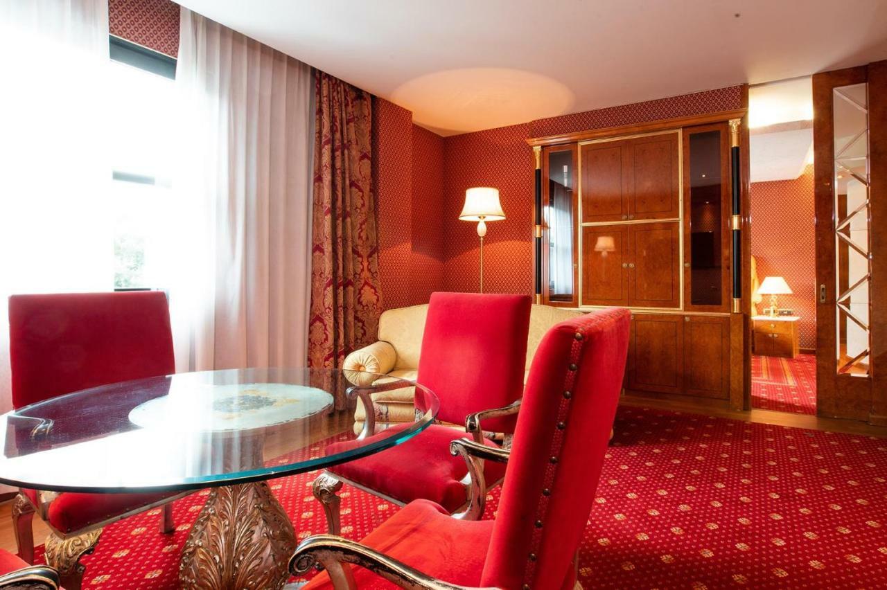 Shg Hotel Antonella Помеция Екстериор снимка