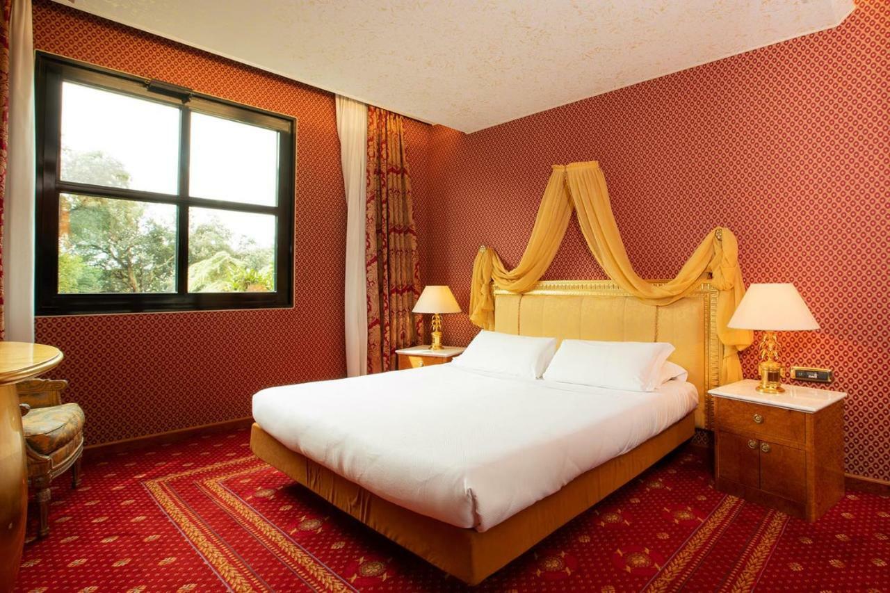 Shg Hotel Antonella Помеция Екстериор снимка