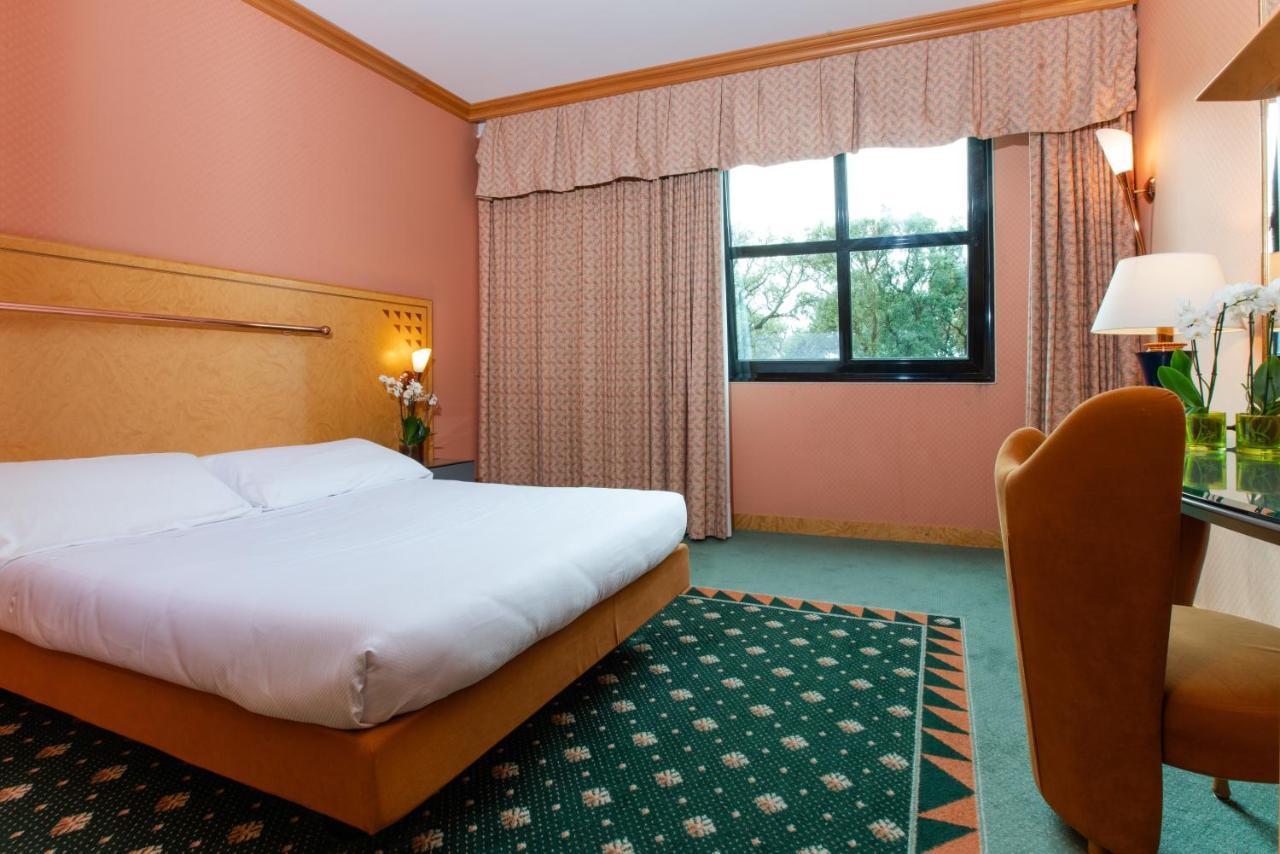 Shg Hotel Antonella Помеция Екстериор снимка
