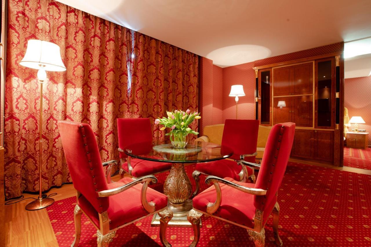 Shg Hotel Antonella Помеция Екстериор снимка
